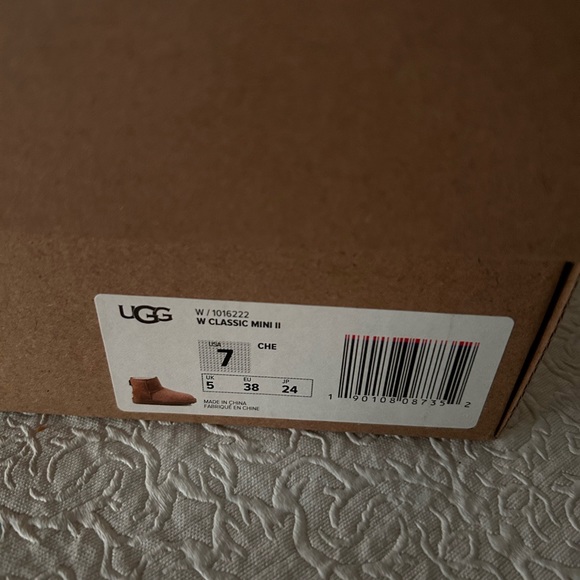 SOLD* Ugg classic mini II boots in chestnut - Picture 3 of 6